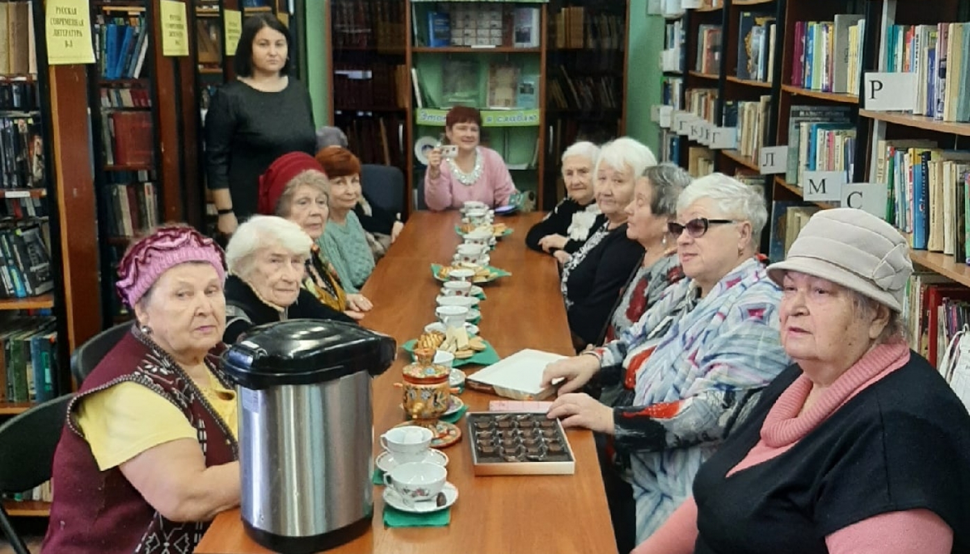Участники Чеховской общественной организации «Союз пенсионеров» посетили Дубненскую сельскую библиотеку 